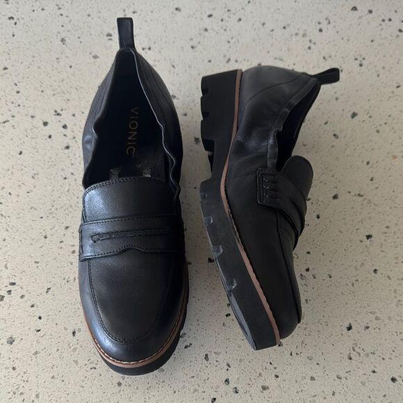 Vionic Cynthia Black Leather Slip-On Penny Loafers Sleek Comfy Shoes Size 8 EUC - Picture 1 of 12